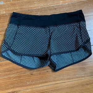 Lululemon size 6 speed up shorts